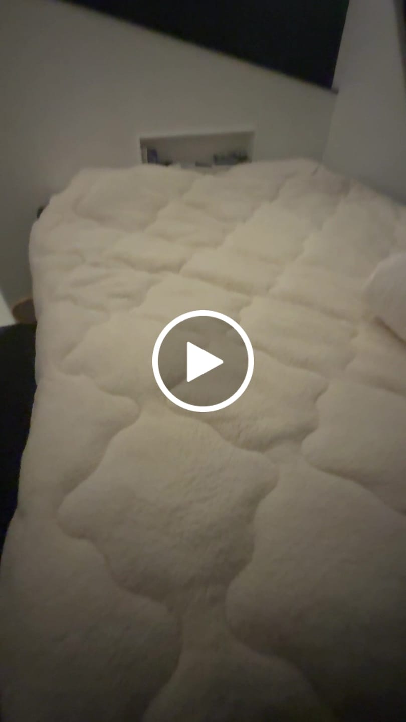 Customer video review of Bed in a bag 2-in-1 Teddy Cappuccino White