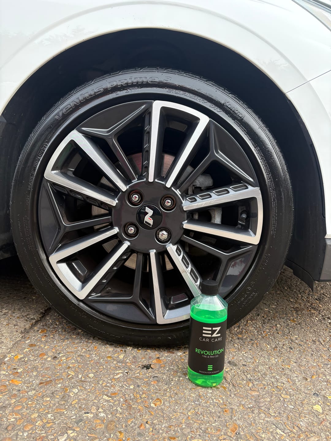 Customer photo review of Revolution - Tyre & Trim Gel