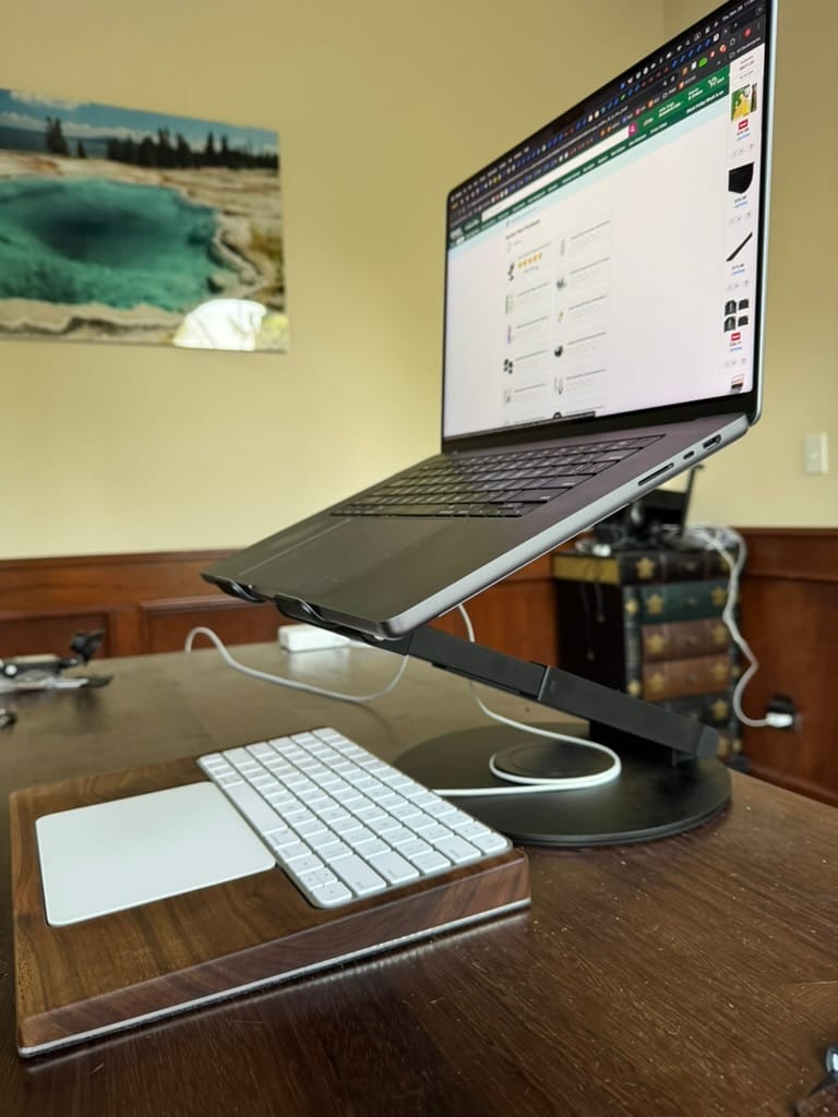 Customer photo review of Apple Magic Keyboard Tray Walnut (Aluminium Base Plate + Felt)