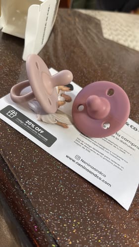 Customer photo review of Kit 2 Chupetes CLÁSICOS Rosa Pálido y Rosa Nenina & Co
