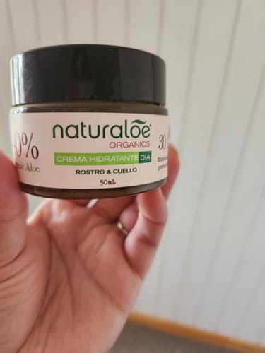 Customer photo review of Crema Hidratante día + Agua Micelar + Gel Puro Aloe