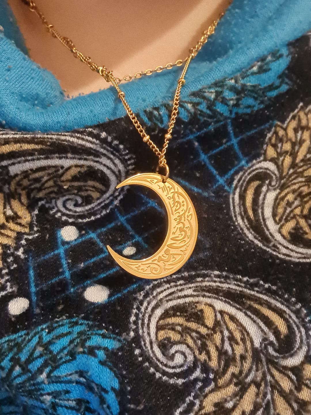 Customer photo review of "Gewiss, mit der Erschwernis, kommt die Erleichterung" Mond Halskette