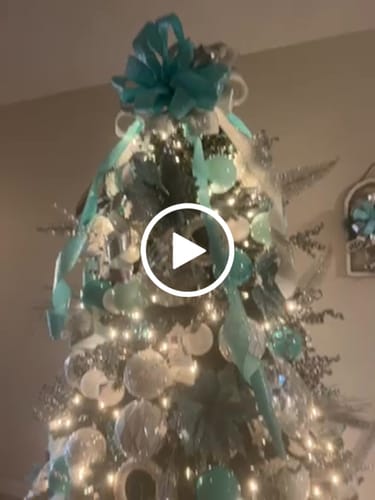 Customer video review of Bulk Large Christmas Glitter Poinsettia Flowers Artificial Flowers for Christmas Tree New Year Ornaments Wholesale