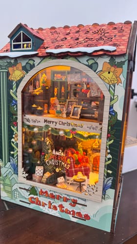 Customer photo review of Merry Christmas DIY Wooden Book Nook Kit