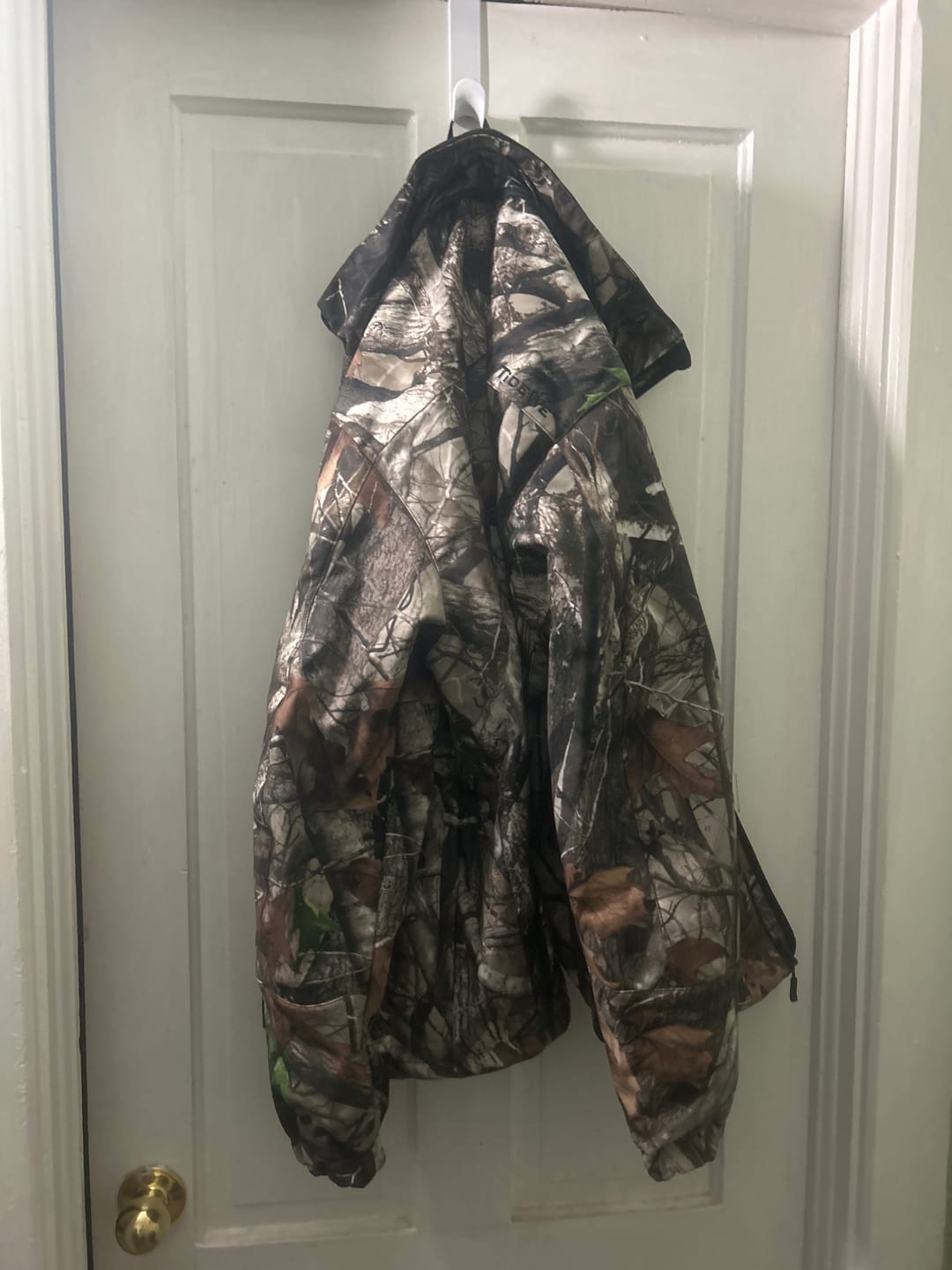 Customer photo review of TideWe Men's Soft Shell Heated Jacket Coat with Detachable Hood and Battery Pack Size S-XXXL