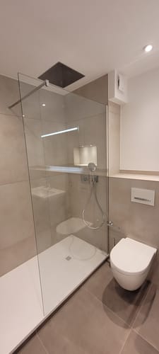 Customer photo review of SONNI Walk In/ Begehbare Dusche Duschabtrennung Duschwand Nano Klarglas Glasstärke 8mm Breite 70-120cm