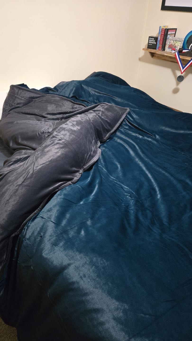 Customer photo review of The Velós Fine Velvet Bedding Set