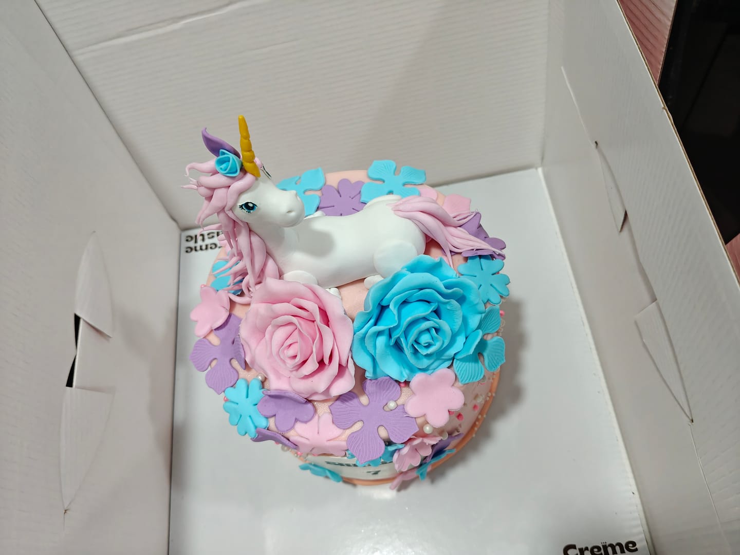 Customer photo review of Unicorn Lush Hair Cake