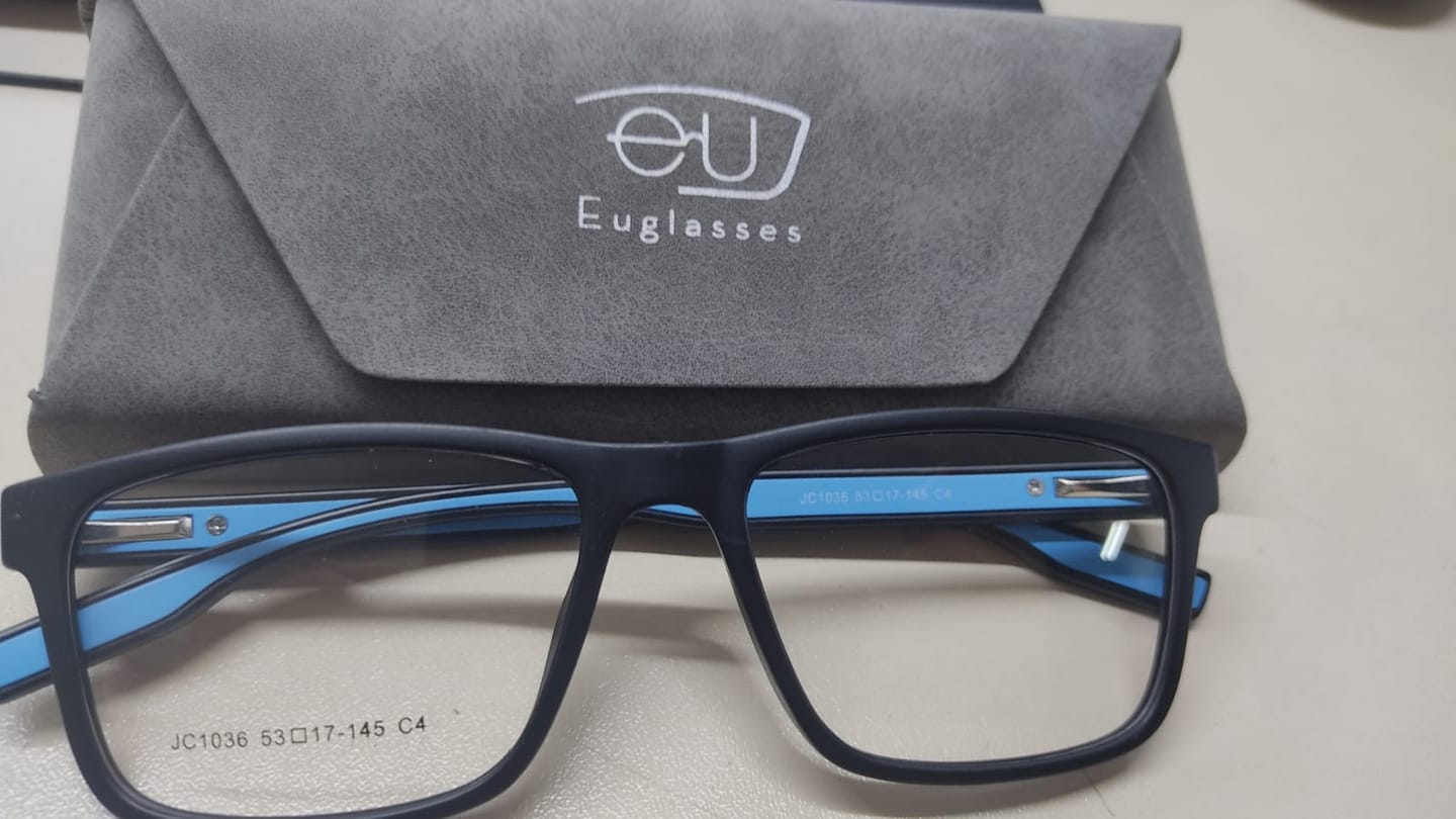 Customer photo review of Óculos de Grau Thrust