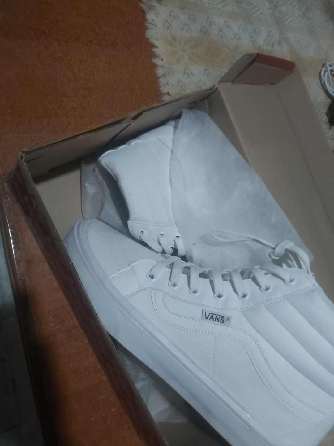 Customer photo review of Tenis Vans Bota Blanco Total
