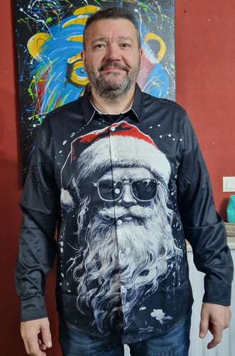 Customer photo review of Chemise à manches longues pour homme avec Père Noël cool pour les fêtes de Noël