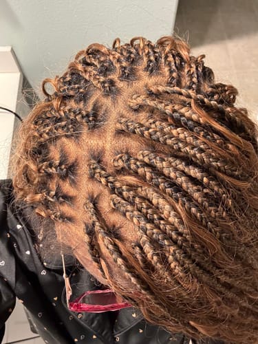 Customer photo review of 36" Blend Color #30/27 Pre Bleached HD Lace 121 Strands Super High Density Knotless Boho Box Braided Wig