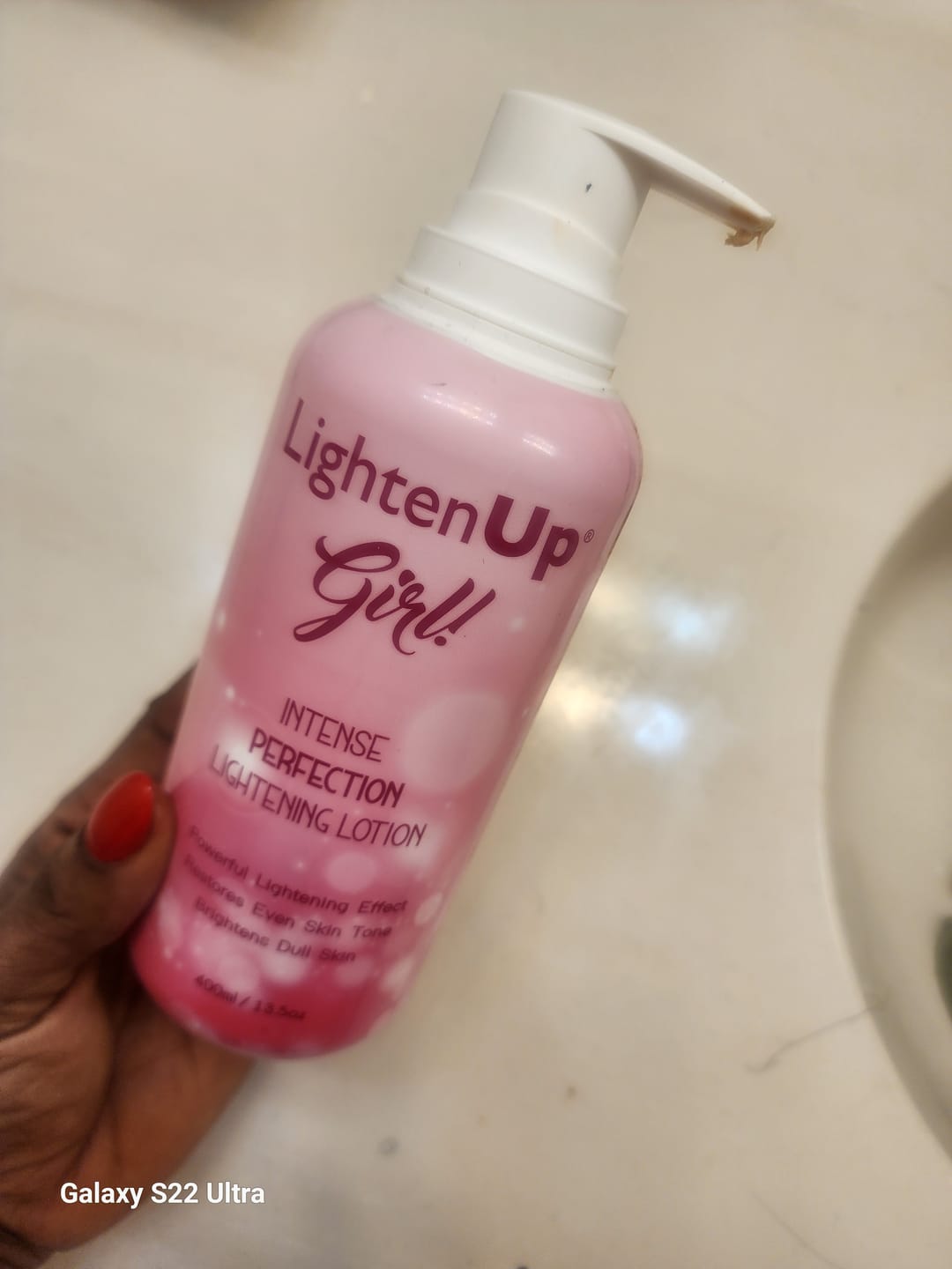 Customer photo review of Omic LightenUp Girl! Intense Perfection Lightening Lotion - 400ml / 13.5 Oz