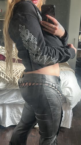 Taylor G. review of LOW RISERS (BLACK LEATHER) image 1 out of 1