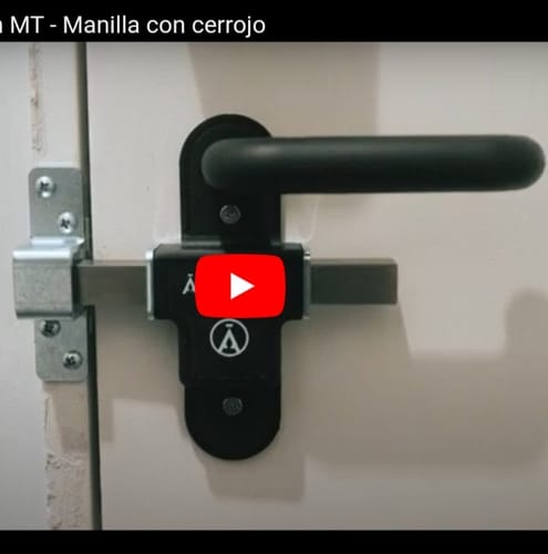 Customer photo review of Manilla Atirán con cerrojo y bombillo anti-rotura para puertas de trastero