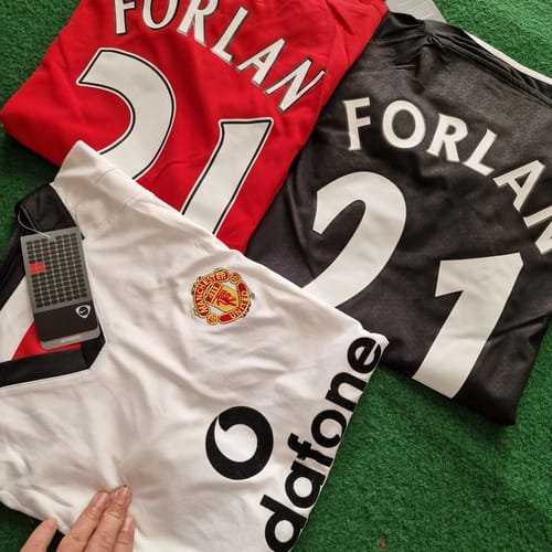 Customer photo review of Diego Forlan Manchester United 2002 2004 Vodafone Sponsor Retro Jersey