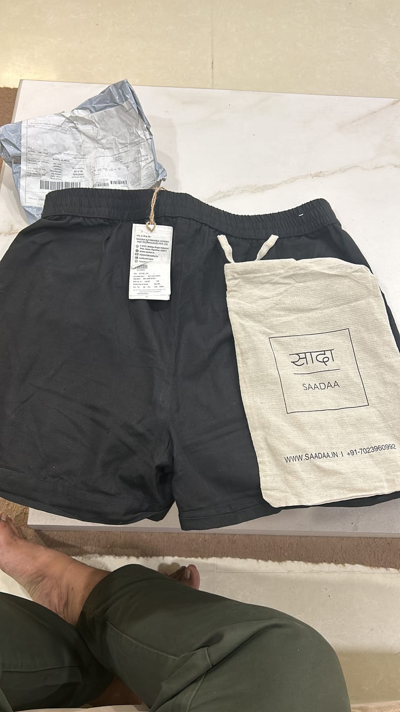 Customer photo review of Black Airy-Linen Shorts