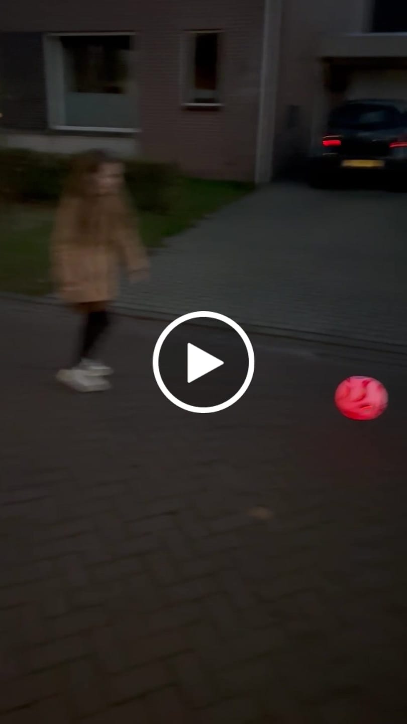 Opinión en vídeo de un cliente sobre el balón de fútbol luminoso LedsMove™