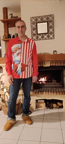 Customer photo review of Chemise de Noël boutonnée à rayures rouges et père Noël pour homme