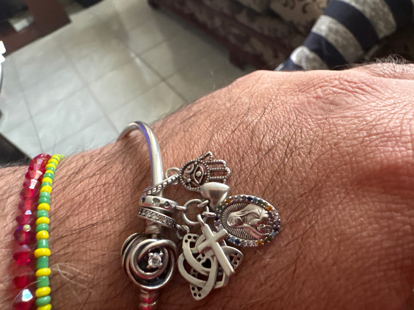 Customer photo review of Charm Corazón, Cruz & Virgen María