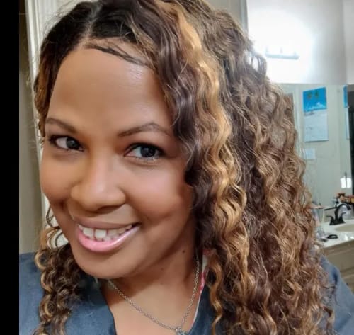 Customer photo review of Balayage Piano Highlights Water Wave Wigs Glueless Ombre Hair Pre-cut HD Lace Human Hair Wig