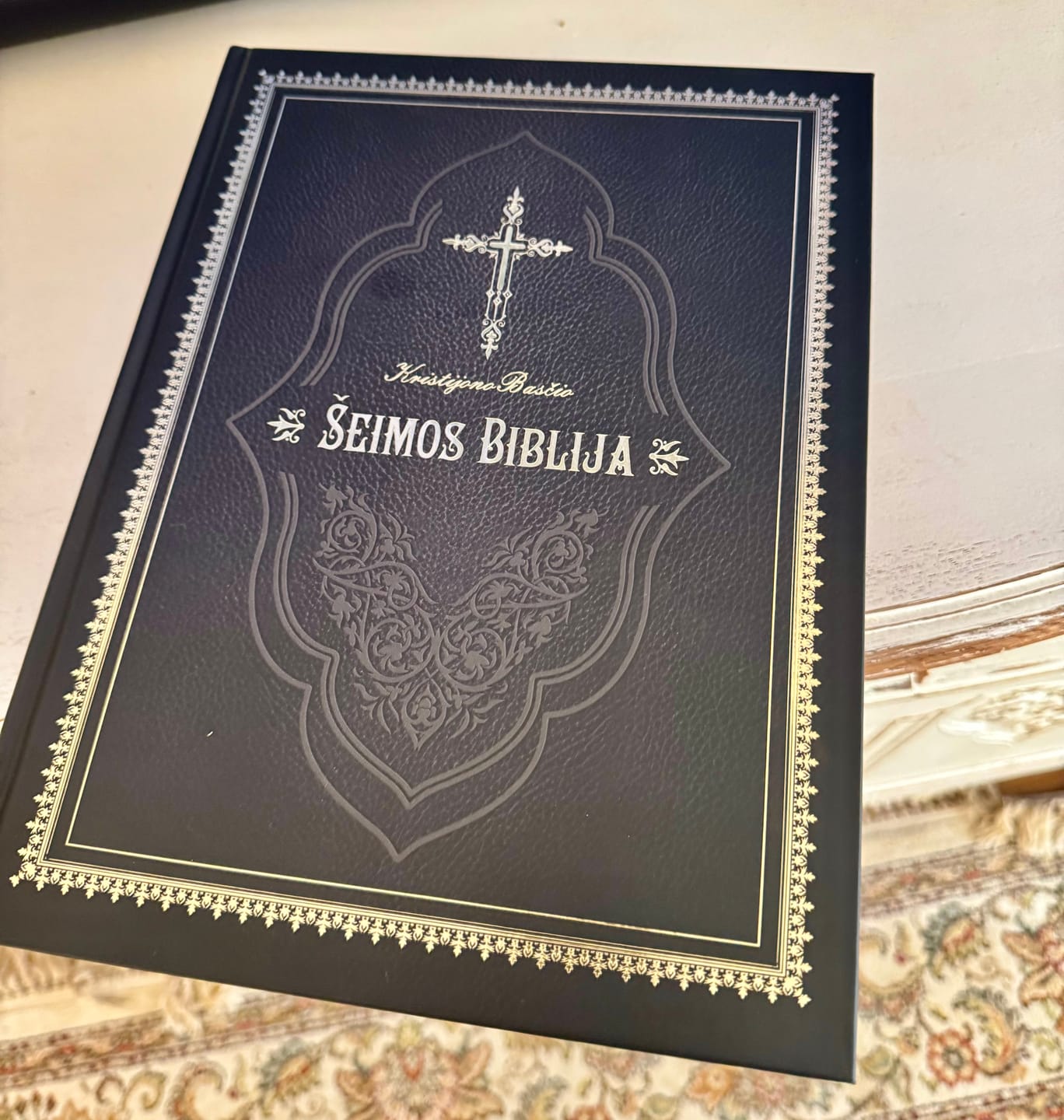 Customer photo review of Šeimos Biblija: limituotas leidimas su unikalia puslapių briauna – Leonardo da Vinčio šedevras „Paskutinė vakarienė“
