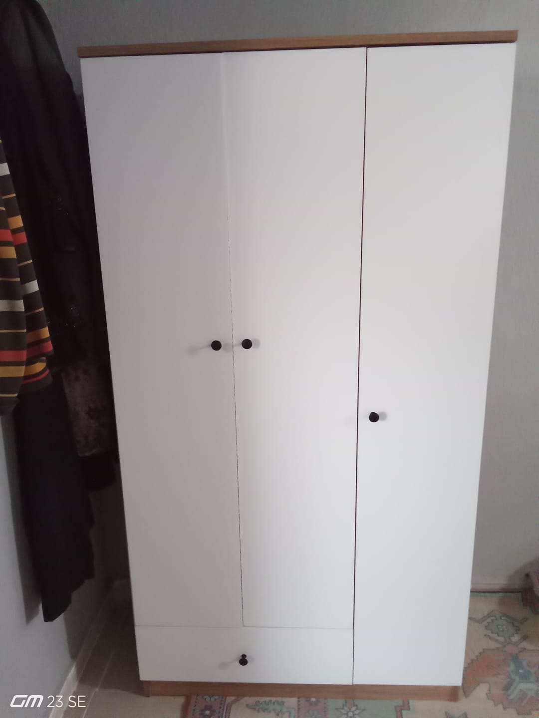 Customer photo review of Rani BA117 Gardırop Elbise Dolabı 3 Kapaklı 1 Çekmeceli 6 Raflı 1 Askılı Sepet Ceviz - Beyaz