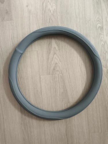 Customer photo review of Napa Leather Perforated Patchwork Car Steering Wheel Cover, Non-slip, Breathable, Universal 15 Inch (Approx. 38cm)