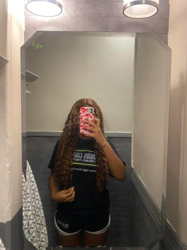 Customer photo review of Balayage Piano Highlights Water Wave Wigs Glueless Ombre Hair Pre-cut HD Lace Human Hair Wig