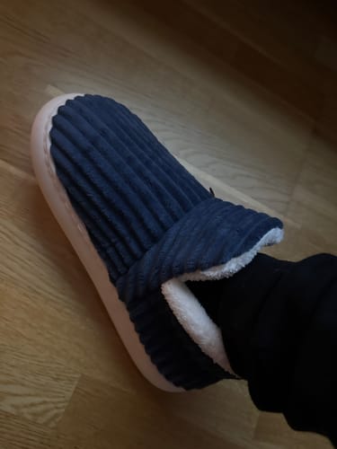 Customer photo review of HappyFlops Cozy