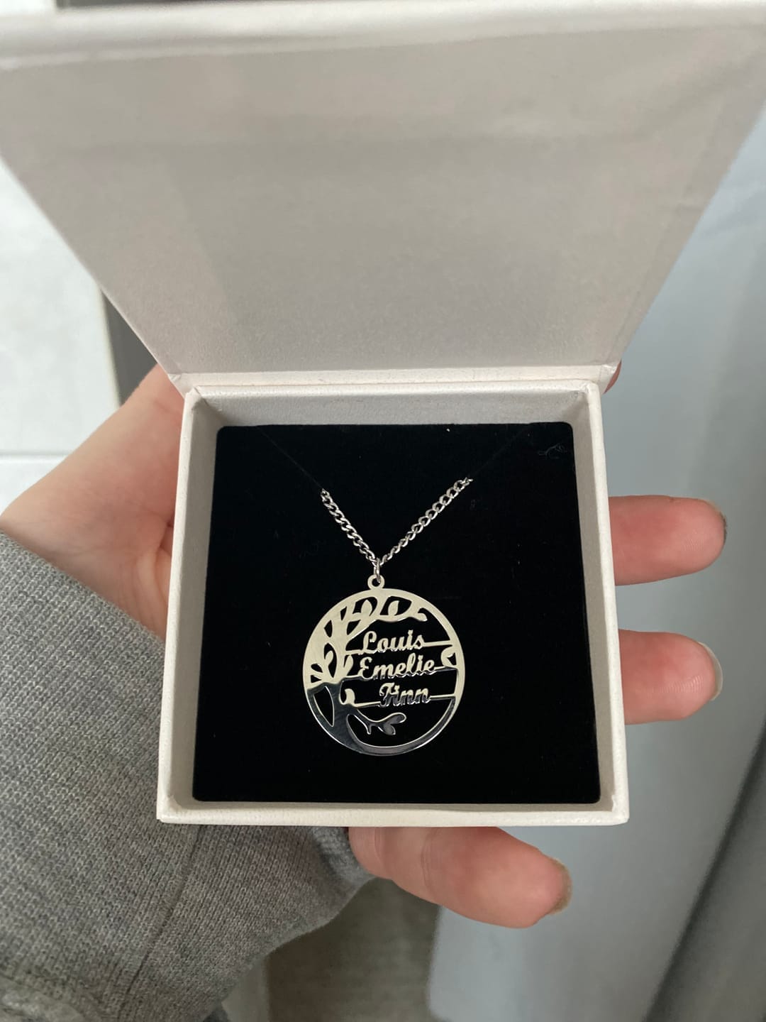 Customer photo review of Lebensbaum Kette mit personalisierten Namen