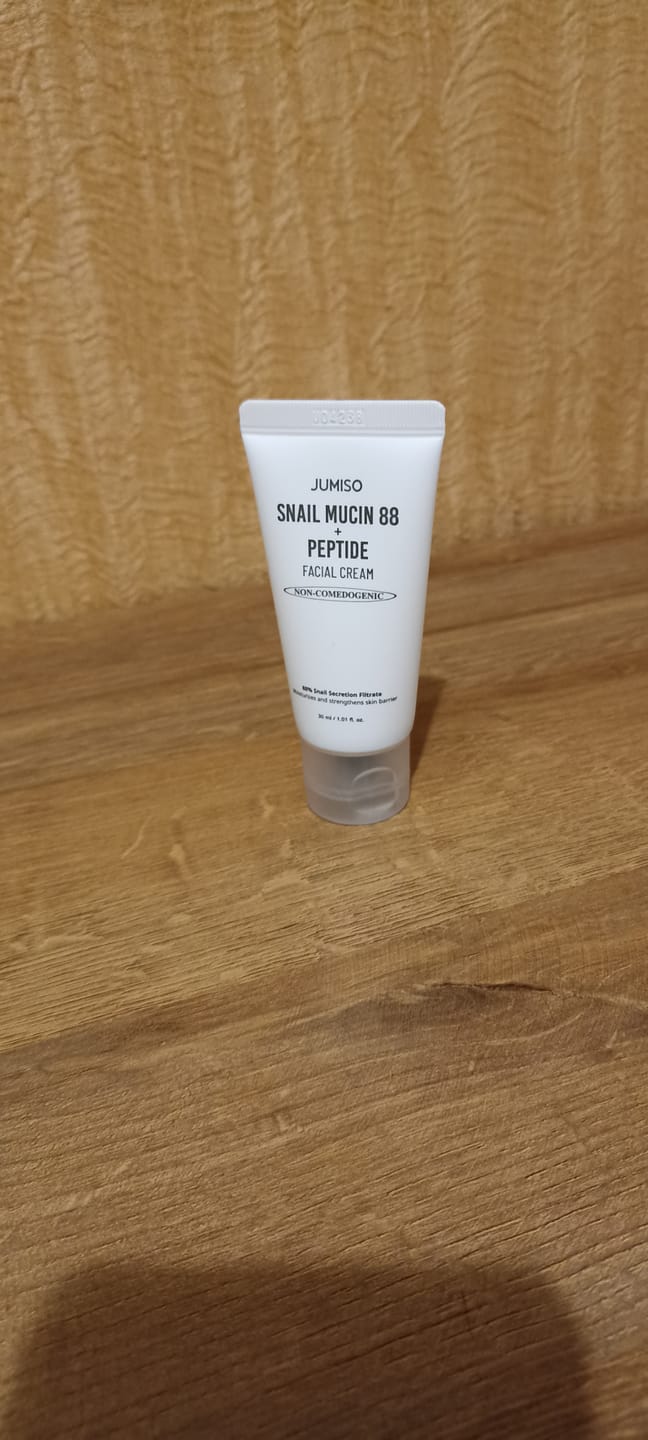 Customer photo review of Krēms ar peptīdiem un gliemežu mucīnu Jumiso Snail Mucin 88 + Peptide Cream