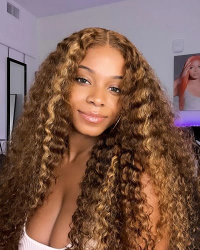 Customer photo review of Balayage Piano Highlights Water Wave Wigs Glueless Ombre Hair Pre-cut HD Lace Human Hair Wig