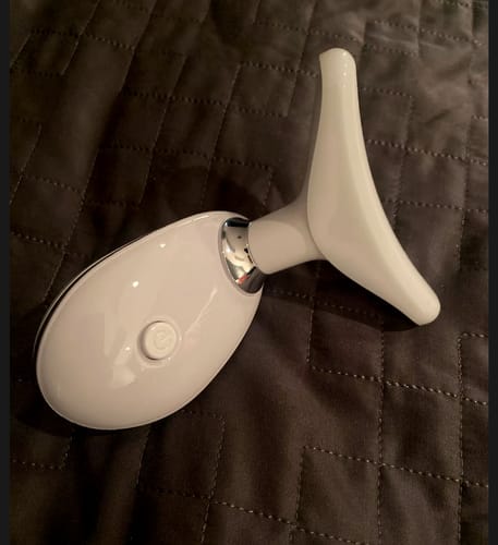 Customer photo review of Brushys - 3in1 LumiLift - Gesichtsmassagegerät