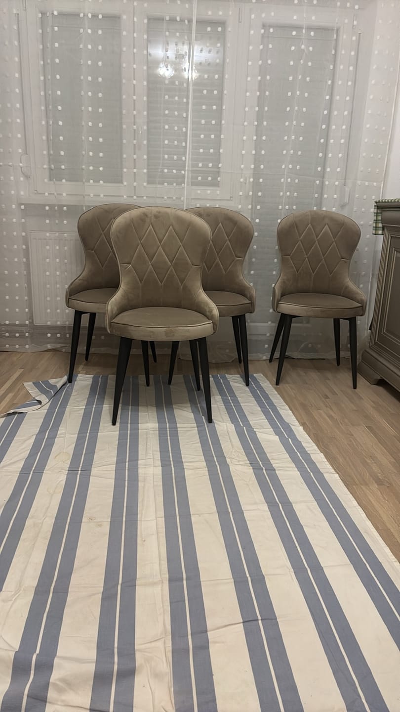 Customer photo review of Scaun K366, bej/negru, stofa catifelata/metal, 52x58x92 cm