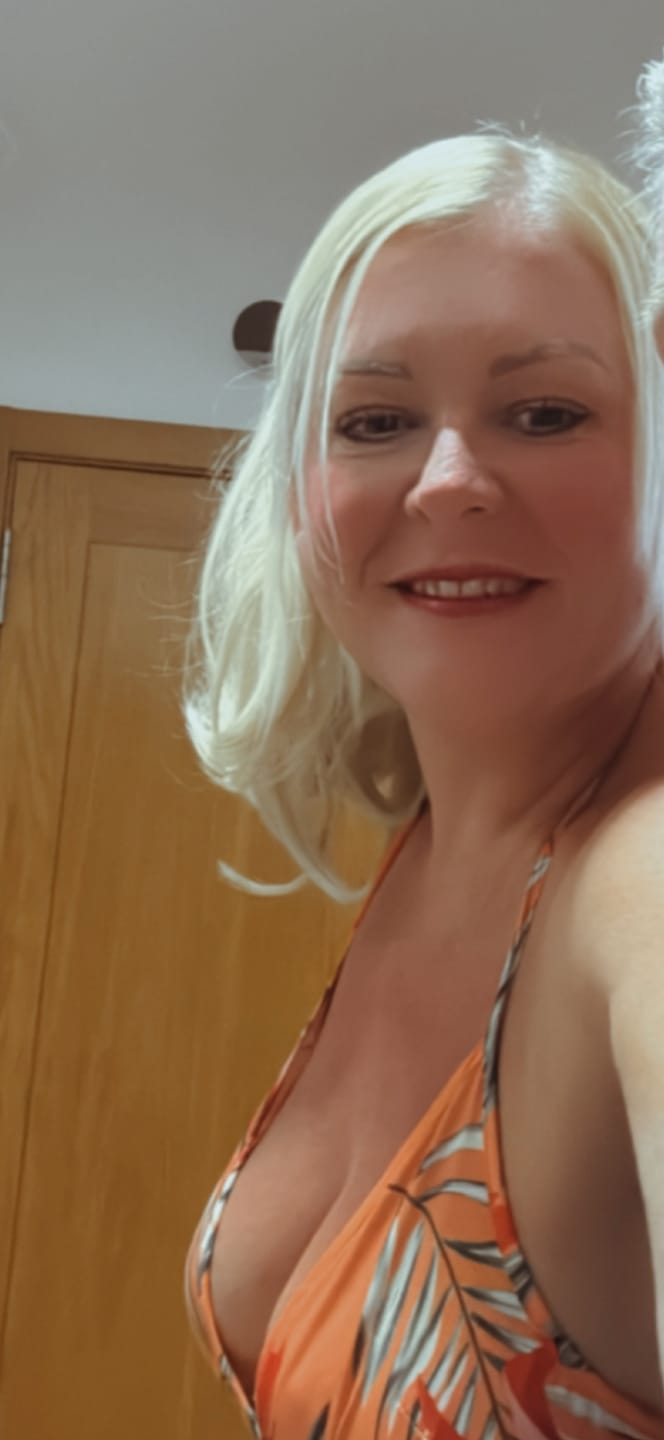 Customer photo review of Stranded Short Swoop Ponytail #1001 Polar Star