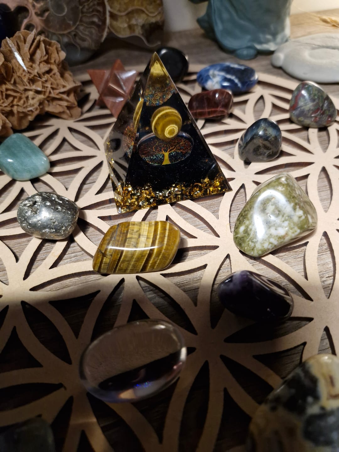 Customer photo review of Orgonite "Arbre de Vie Renaissant" en Oeil de Tigre & Obsidienne