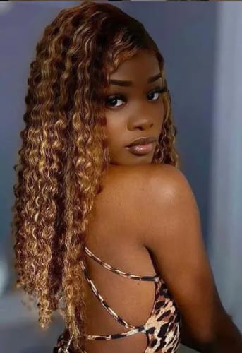 Customer photo review of Balayage Piano Highlights Water Wave Wigs Glueless Ombre Hair Pre-cut HD Lace Human Hair Wig