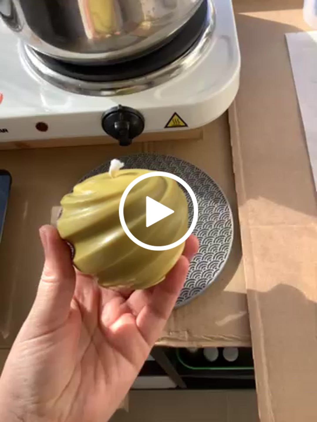 Customer video review of Colorante líquido para velas MIEL Y MOSTAZA