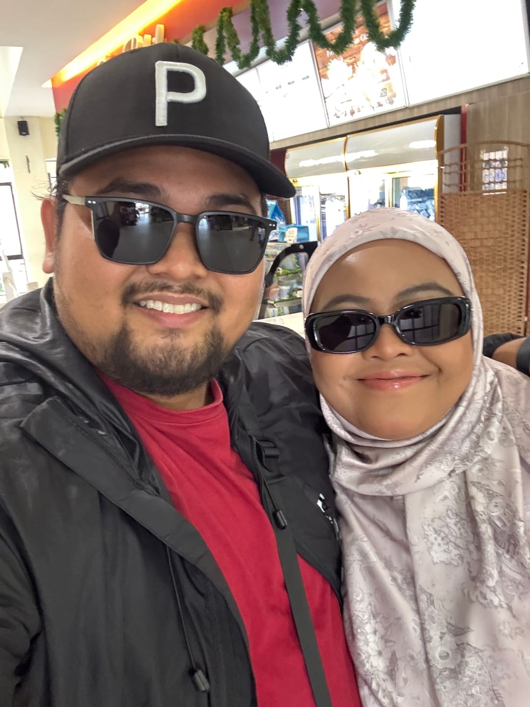 Customer photo review of Jenn Oval Framed Sunglasses
