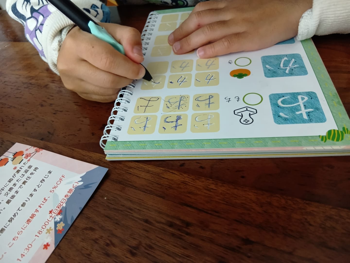 Customer photo review of まほうのドリル専用ペン(替芯5本・矯正グッズ付)