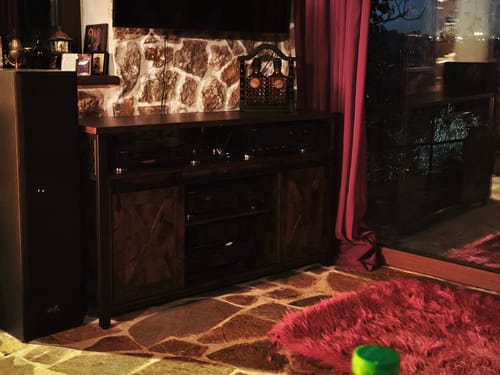 Customer photo review of Έπιπλο Τηλεόρασης Βάση TV Κονσόλα με 2 συρόμενες πόρτες έως 60 ίντσες Nτουλάπι vintage καφέ   LT-V46BX