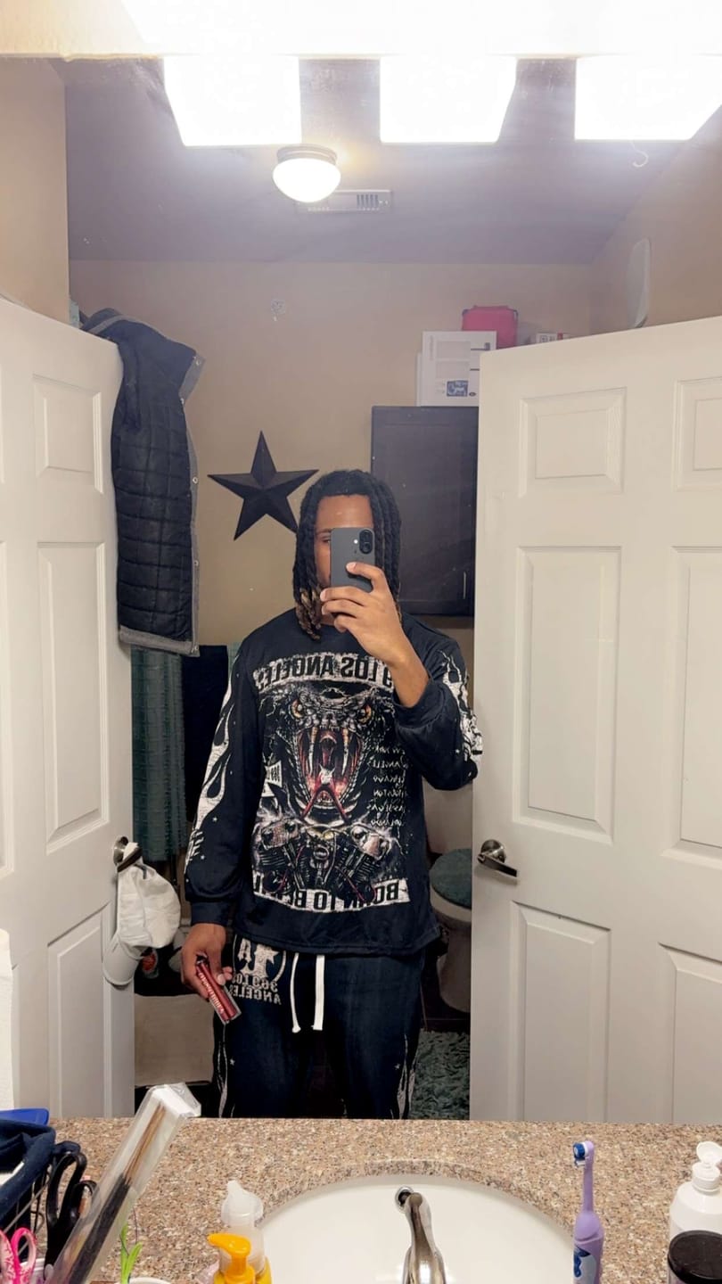Customer photo review of Snake Long-Sleeve T-Shirt & Flare Sweatpants Full Set