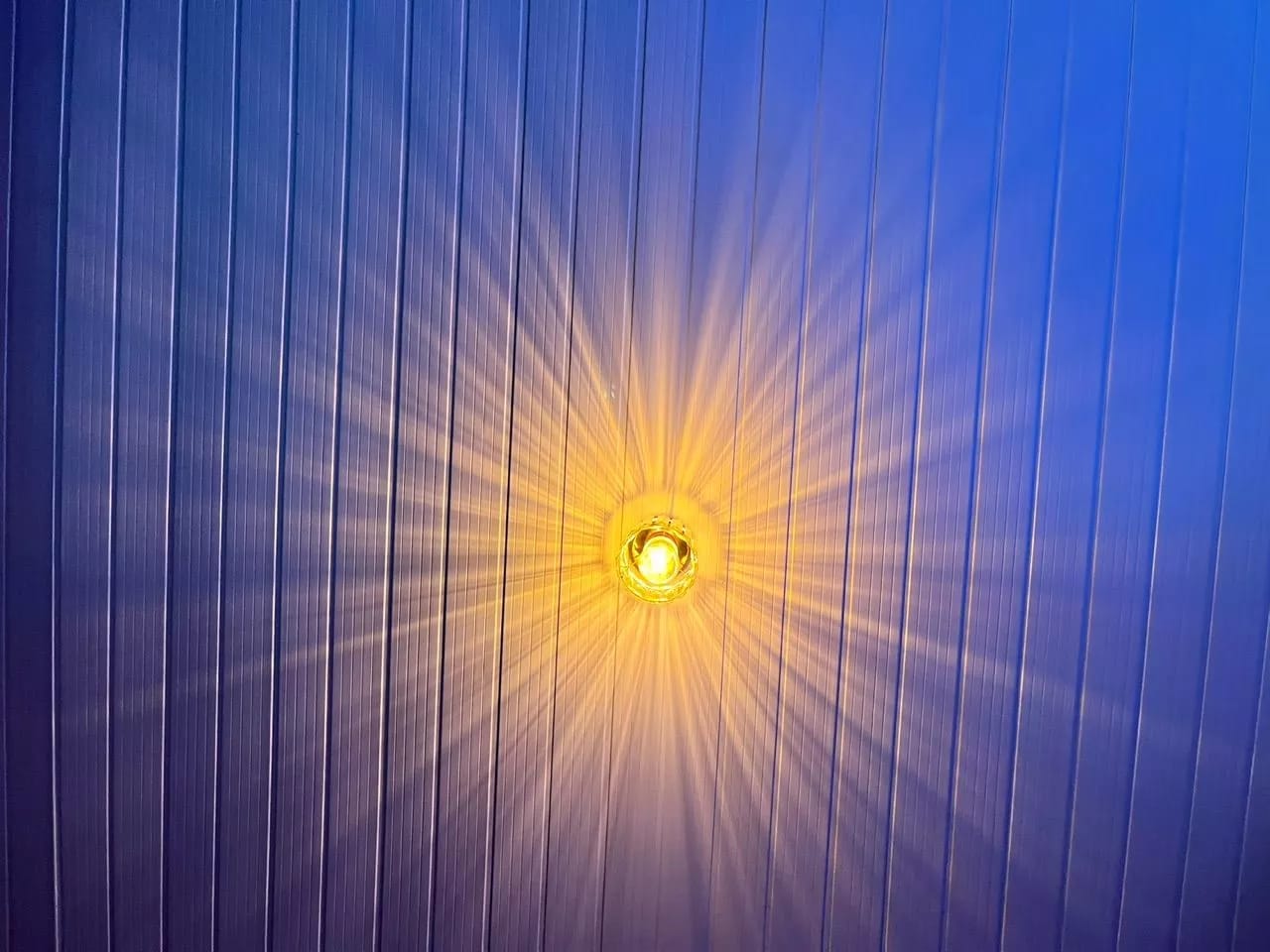Customer photo review of Luminária de Teto Sofisticada Cúpula de Vidro Bivolt