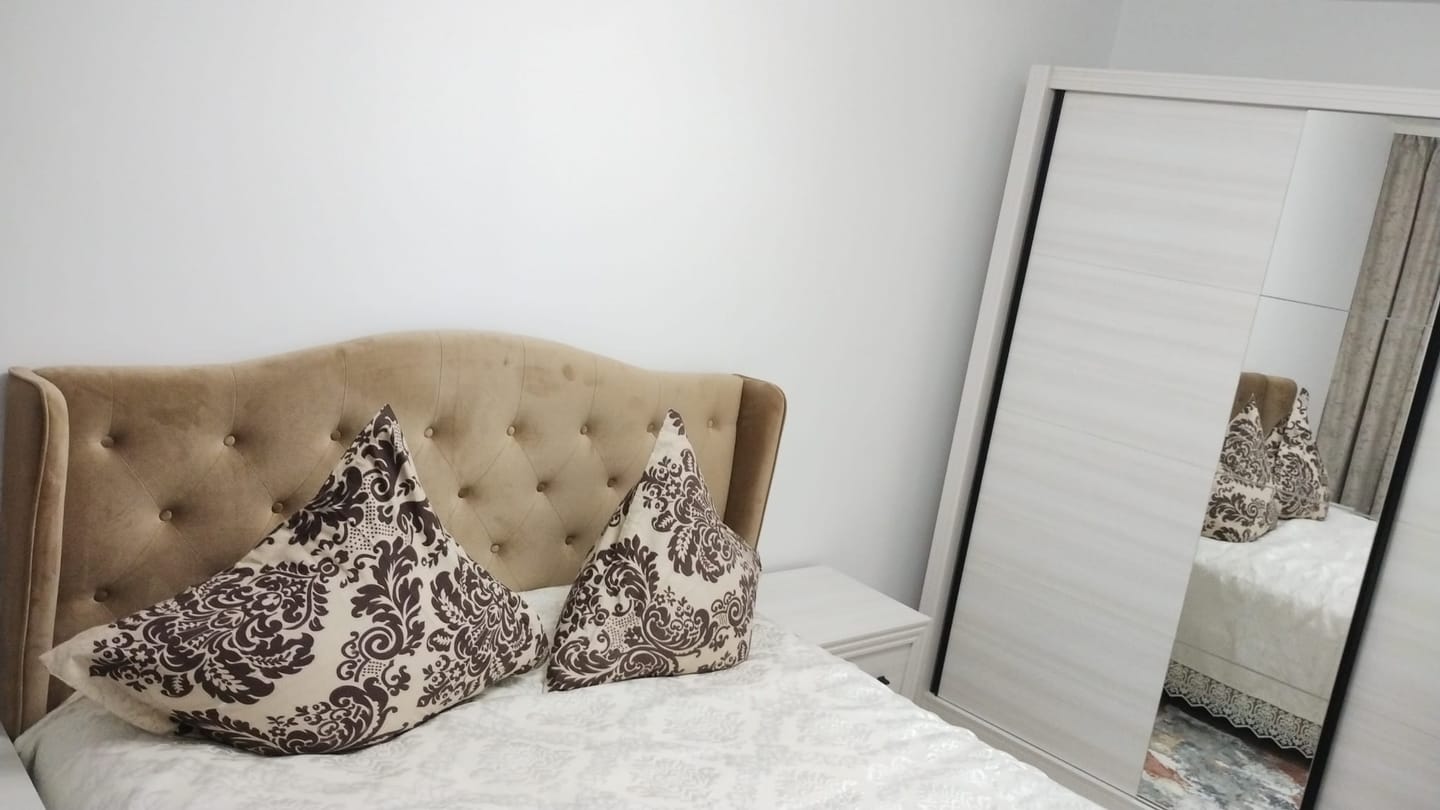 Customer photo review of Pat ASPEN 160x200, stofa catifelata bej - Bluvel 28, cu somiera