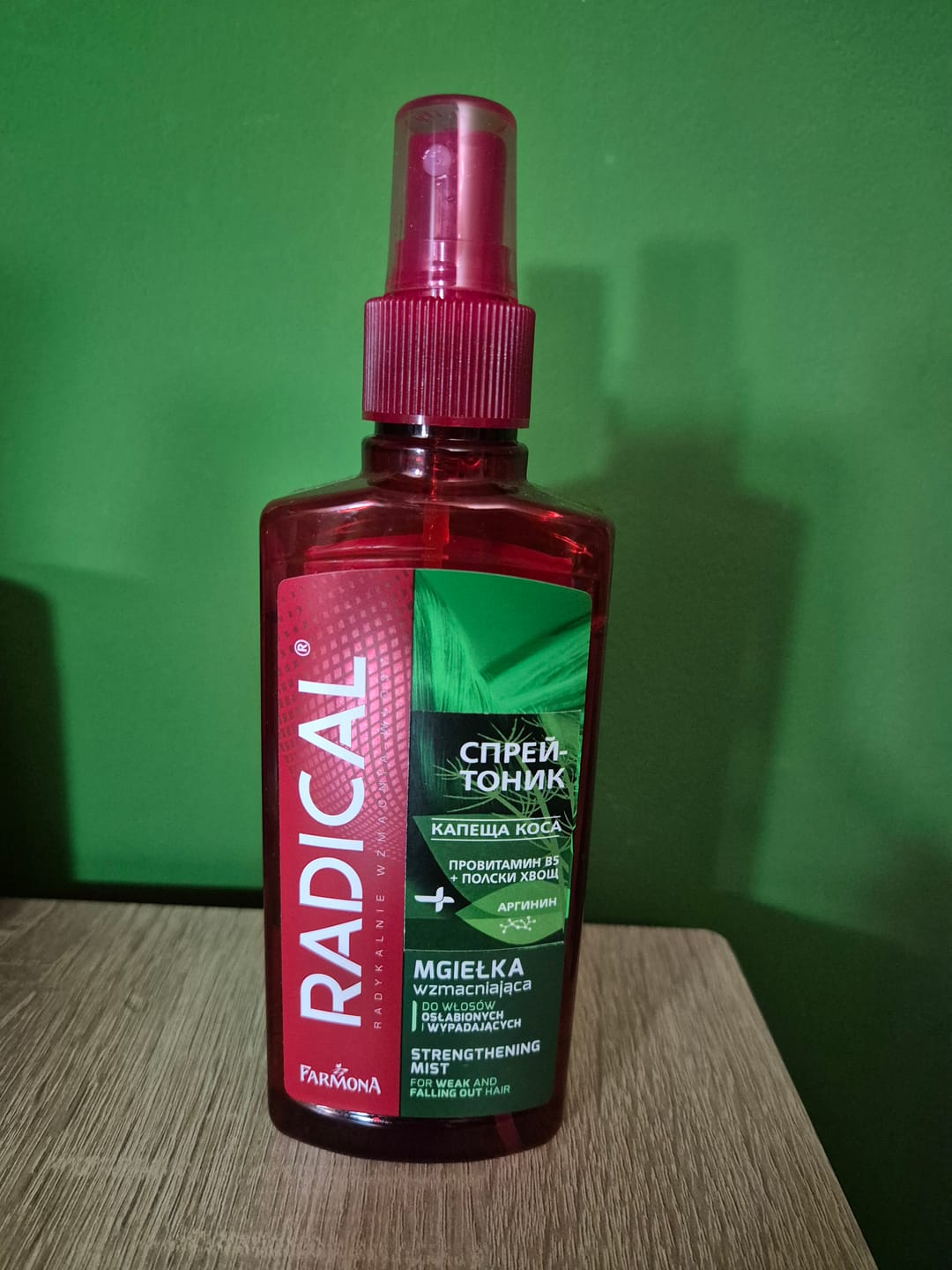 Customer photo review of Спрей - тоник за укрепване на увредена и капеща коса Farmona Radical