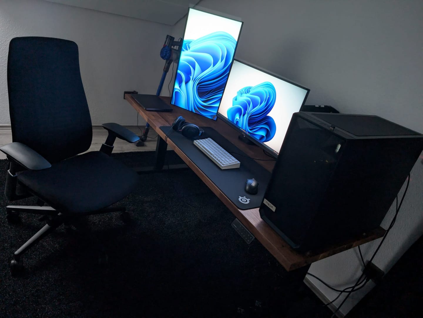 Customer photo review of Maidesite T2 Pro Plus - Tischgestell Elektrisch Höhenverstellbar