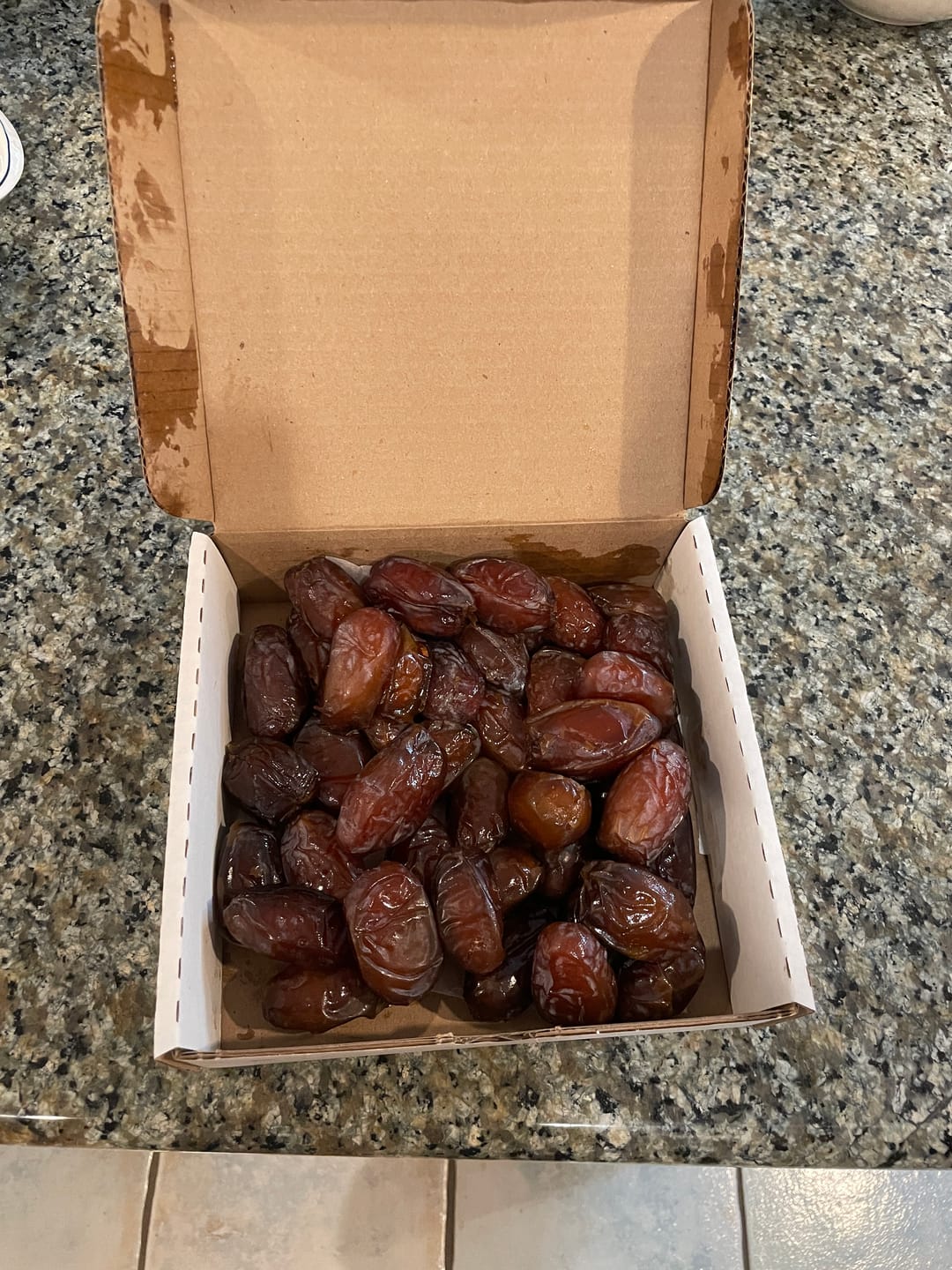 Customer photo review of Organic Rutab Medjool Dates Box
