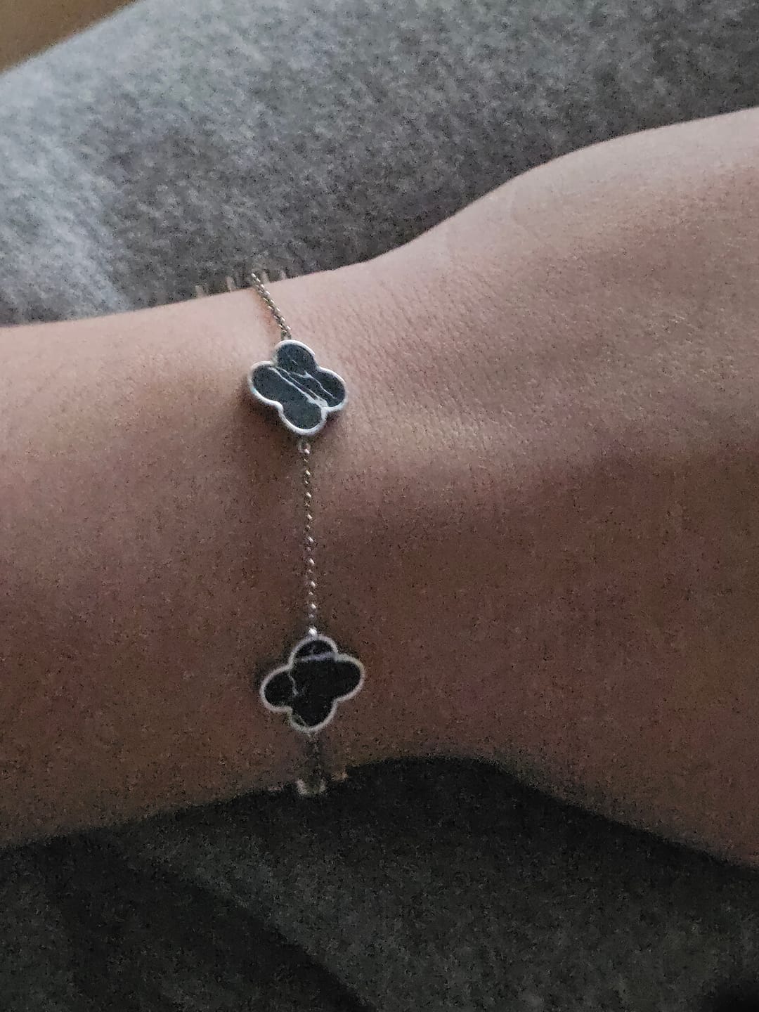Customer photo review of Clover Marmor Armband | 18K vergoldet