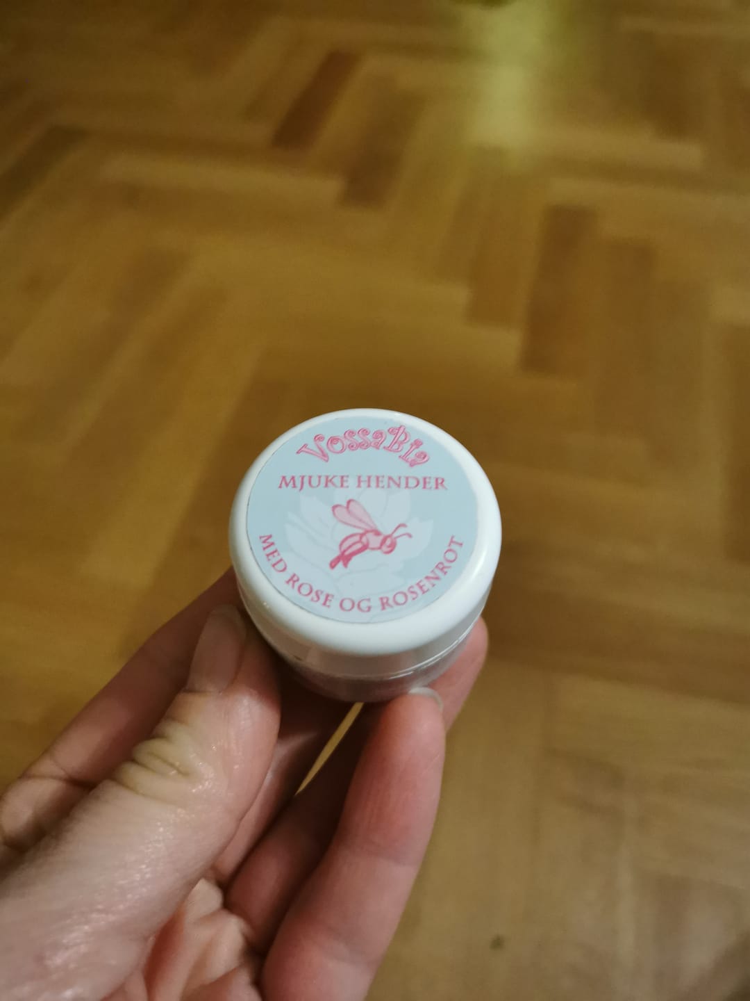Reseña fotográfica de un cliente sobre Manos suaves - con rosa y raíz de rosa